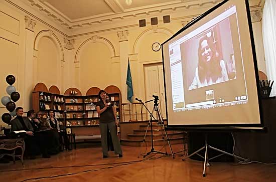На вручении Премии имени В.П. Крапивина. Награждение дипломантов. Лара Лонд (США)